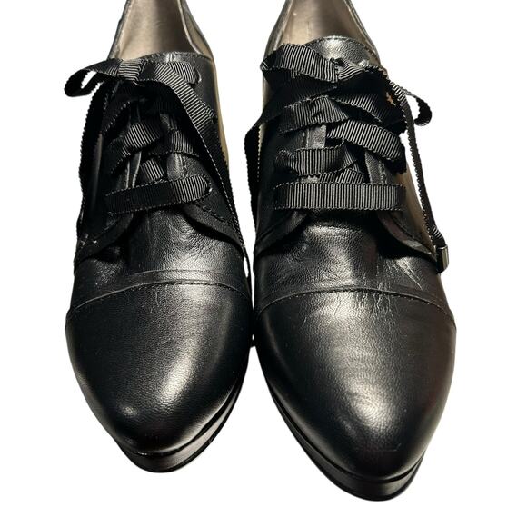 Tahari Grace Shoes Healed Leather Black Pointed Toe Victorian Lace Up SZ 7.5 - Picture 2 of 9